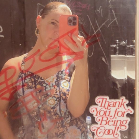 Meet your Posher, Cristina - Picture 1 of 1